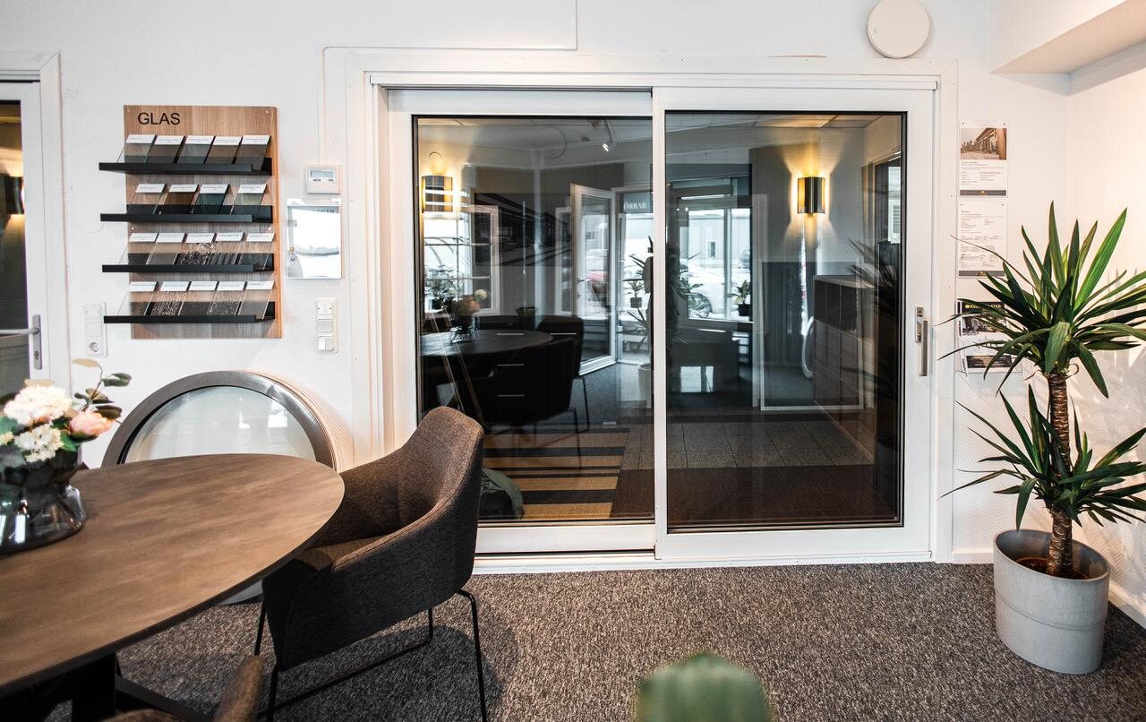 Showroom i Rottne med skjutparti och mötesbord