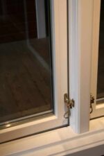 Pvc fönster flaggfönster utåtgående 3 glas Allmogefönster kulturfönster Komposit