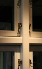 Pvc fönster flaggfönster utåtgående 3 glas komposit Allmogefönster kulturfönster