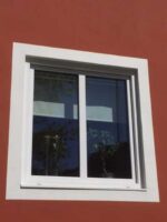 pvc-fönster Fönstret går att extrautrusta med en mittpost.