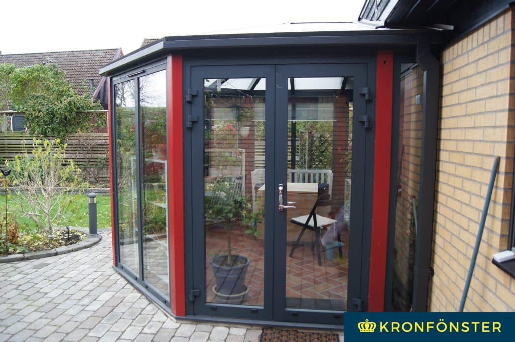 Fönsterdörr Royal i aluminium med modern design och stort ljusinsläpp