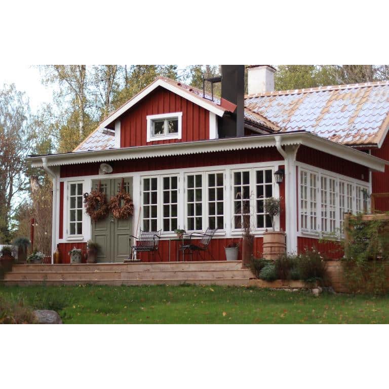 Sekel allmogefönster i veranda