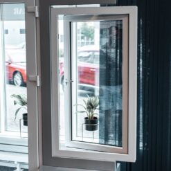 Pvc-fönster utåtgående utåtöppnat 2 glas kompositfönster
