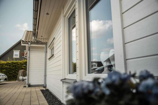 Välja trä, PVC eller aluminium — jämförelse av fönstermaterial för ditt hus