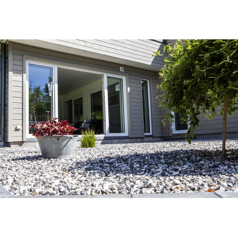 Pvc fönster modernt hus 3 glas vita
